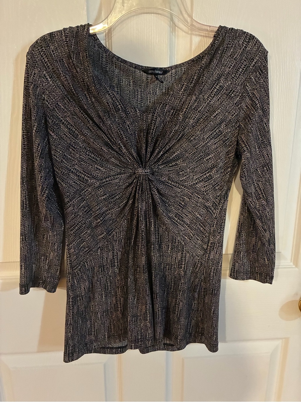 Daisy Fuentes Women's Black and Gray Twist-Front 3/4 sleeves Top